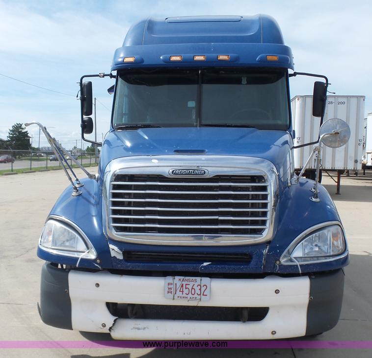image for item BR9345 2005 Freightliner Columbia semi truck