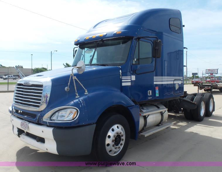 image for item BR9345 2005 Freightliner Columbia semi truck