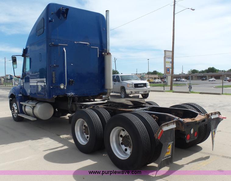 image for item BR9345 2005 Freightliner Columbia semi truck