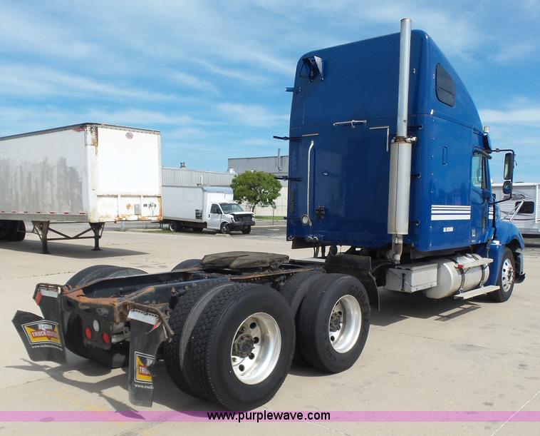 image for item BR9345 2005 Freightliner Columbia semi truck