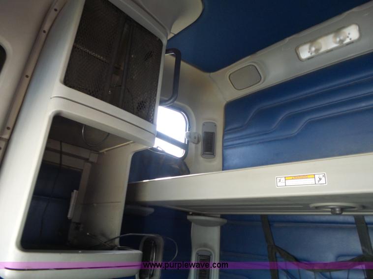 image for item BR9345 2005 Freightliner Columbia semi truck