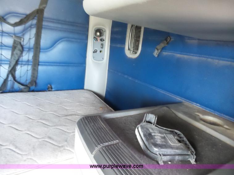 image for item BR9345 2005 Freightliner Columbia semi truck