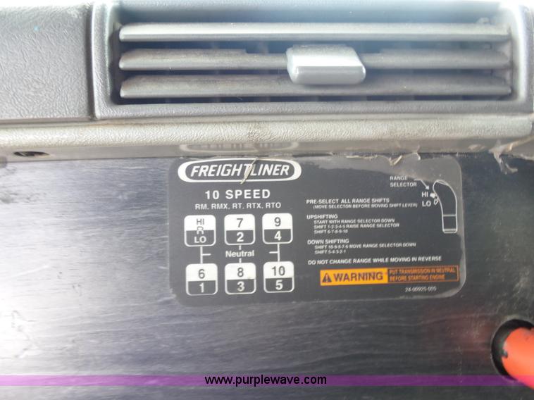 image for item BR9345 2005 Freightliner Columbia semi truck