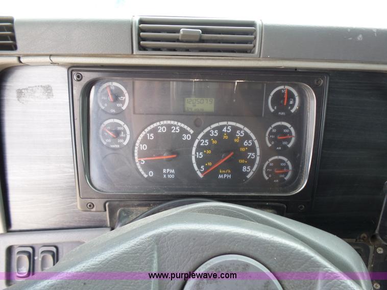 image for item BR9345 2005 Freightliner Columbia semi truck