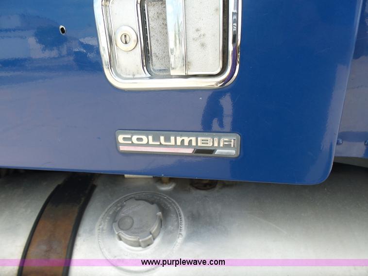 image for item BR9345 2005 Freightliner Columbia semi truck