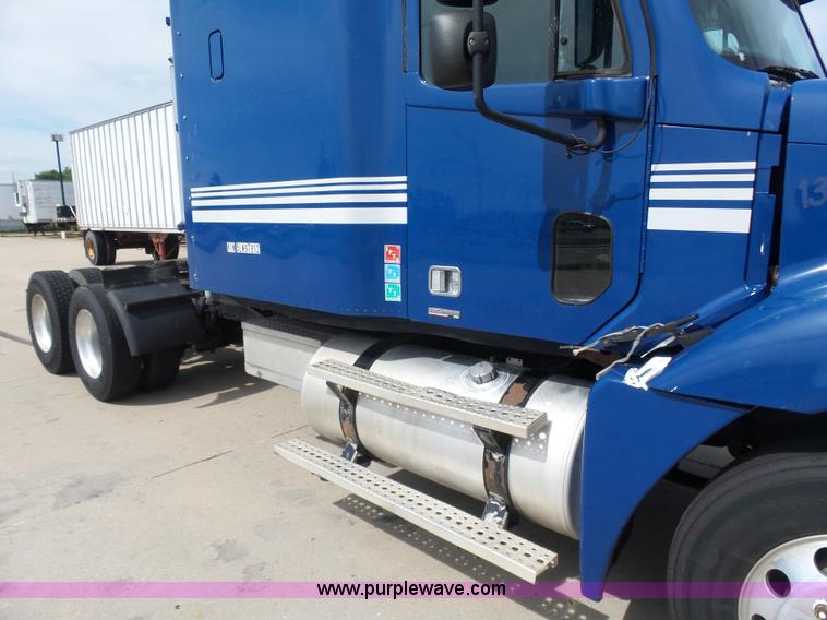 image for item BR9345 2005 Freightliner Columbia semi truck