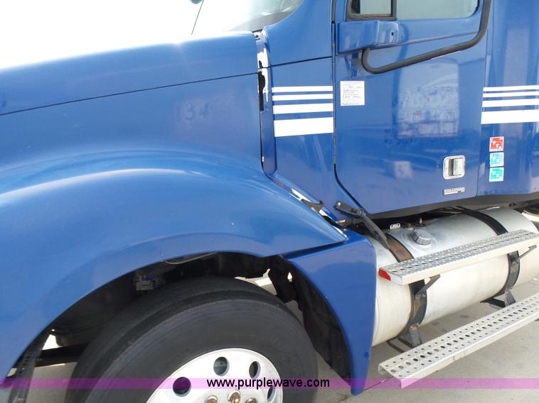 image for item BR9345 2005 Freightliner Columbia semi truck