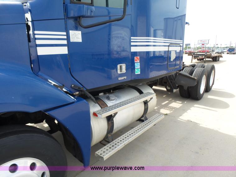 image for item BR9345 2005 Freightliner Columbia semi truck