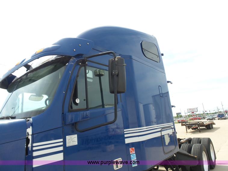 image for item BR9345 2005 Freightliner Columbia semi truck