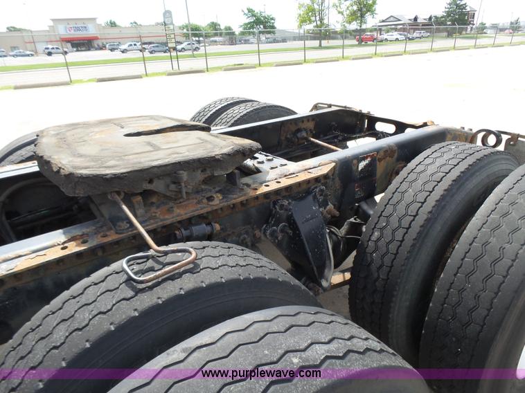 image for item BR9345 2005 Freightliner Columbia semi truck