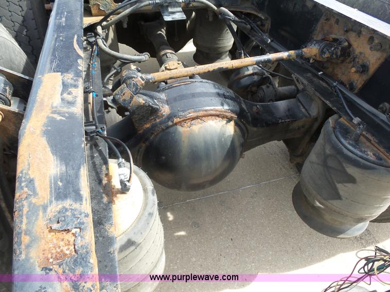 image for item BR9345 2005 Freightliner Columbia semi truck