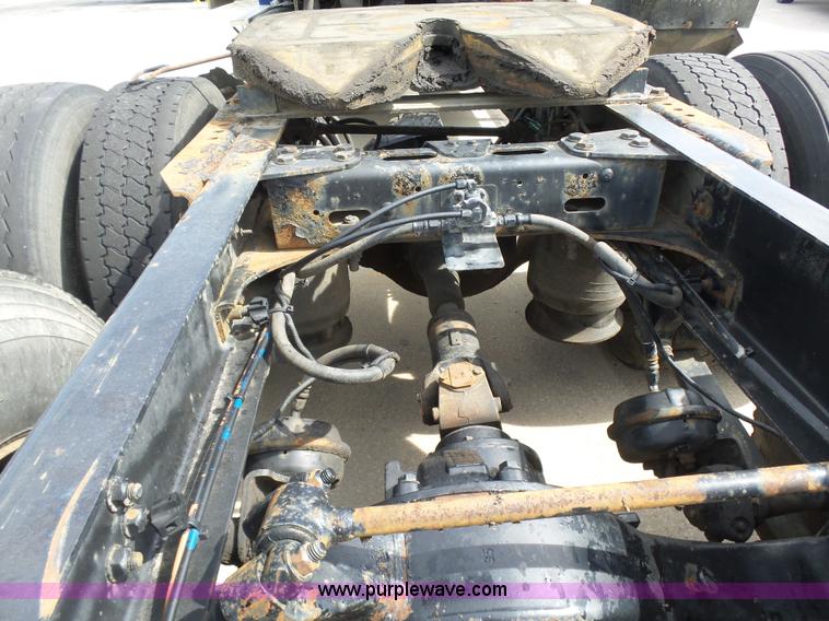 image for item BR9345 2005 Freightliner Columbia semi truck