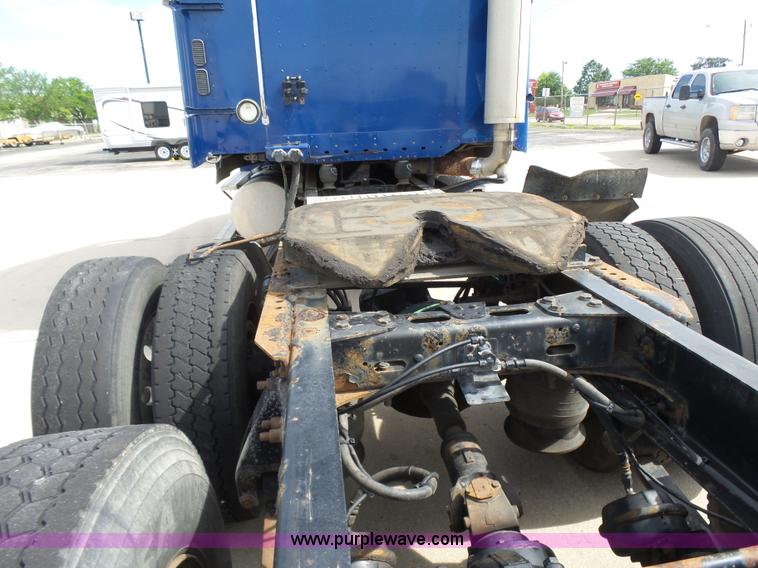 image for item BR9345 2005 Freightliner Columbia semi truck