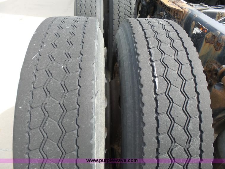 image for item BR9345 2005 Freightliner Columbia semi truck