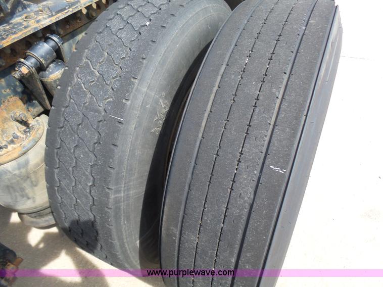 image for item BR9345 2005 Freightliner Columbia semi truck