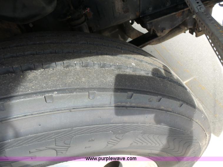 image for item BR9345 2005 Freightliner Columbia semi truck