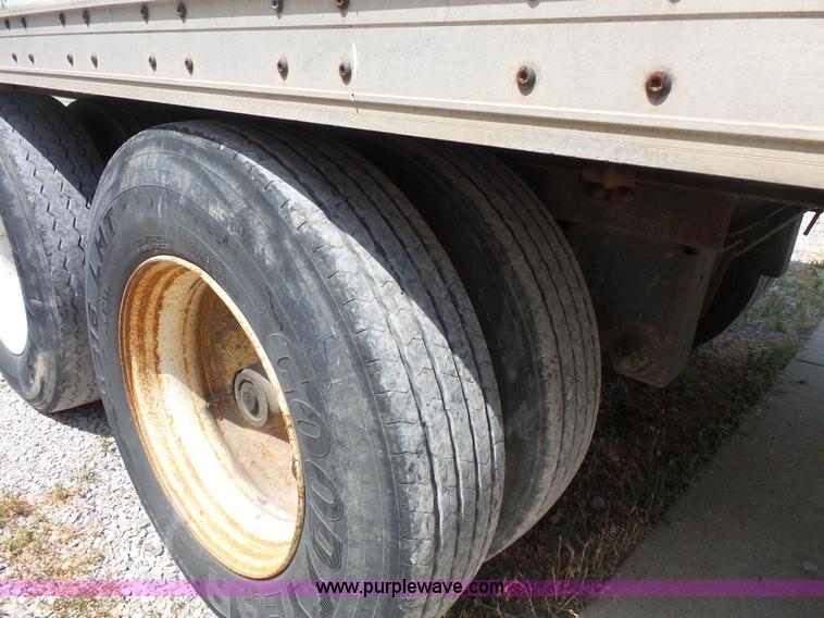 image for item BS9853 2001 Wabash dry van trailer