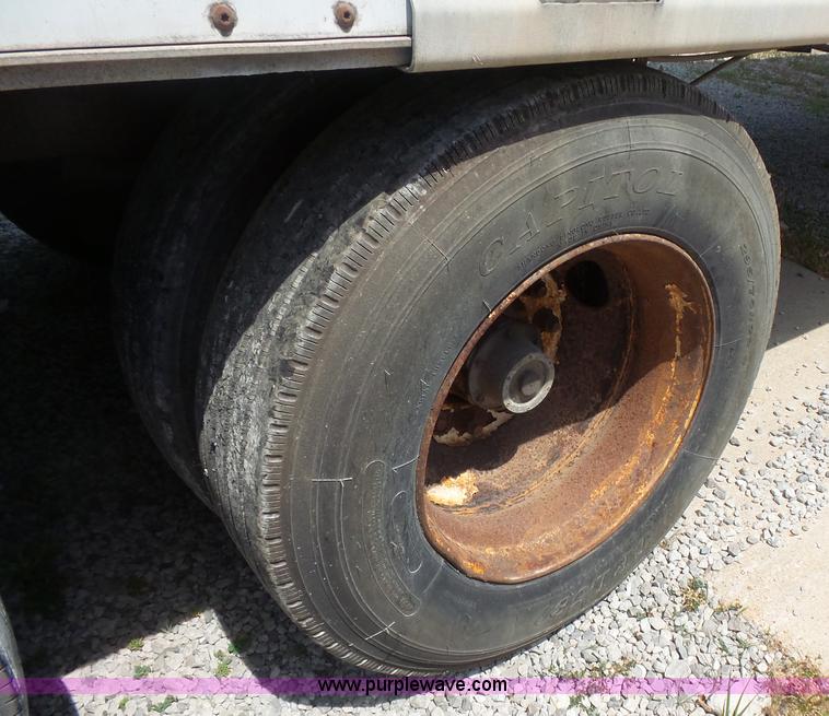 image for item BS9856 1994 Mann 1NN dry van trailer