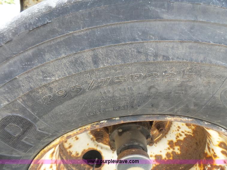 image for item BS9857 1992 Trailmobile dry van trailer