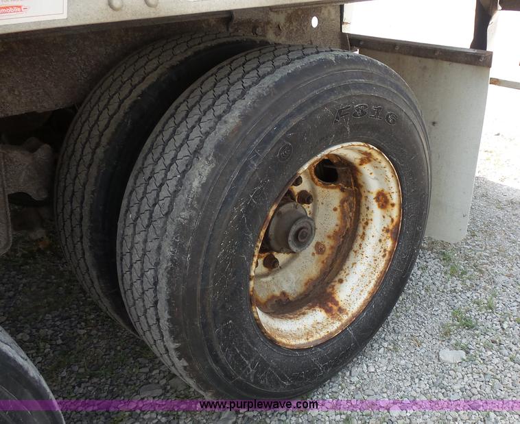 image for item BS9857 1992 Trailmobile dry van trailer