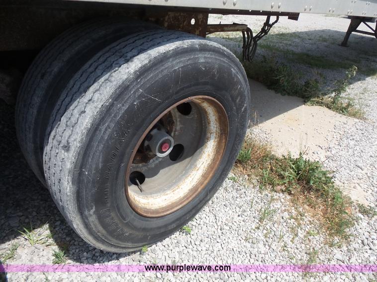 image for item BS9857 1992 Trailmobile dry van trailer