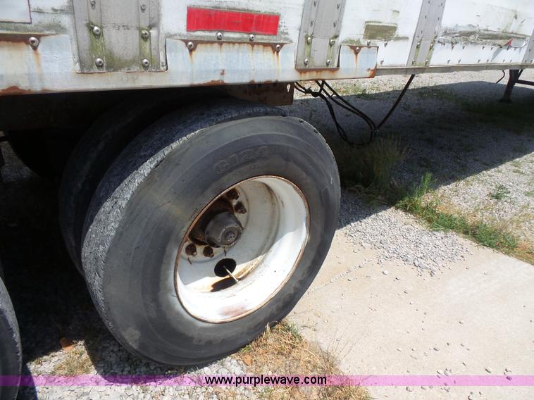 image for item BS9858 1996 dry van trailer
