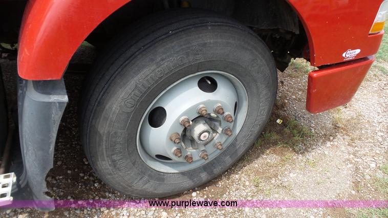 image for item BZ9155 2005 Volvo VNM semi truck