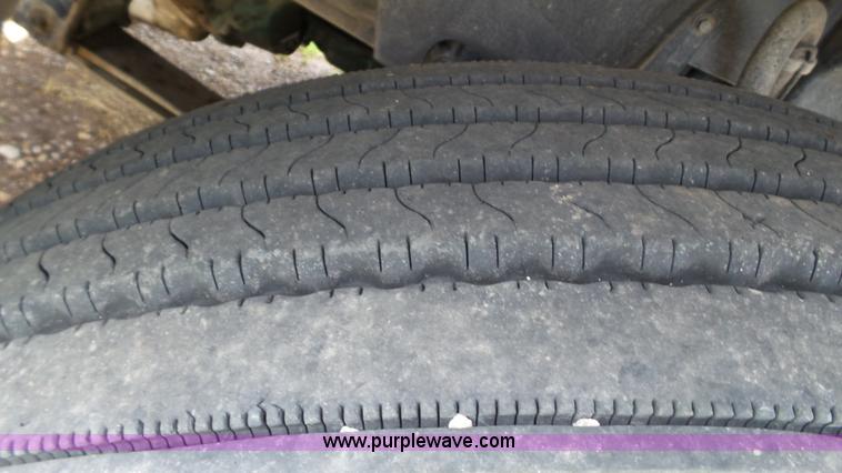 image for item BZ9155 2005 Volvo VNM semi truck