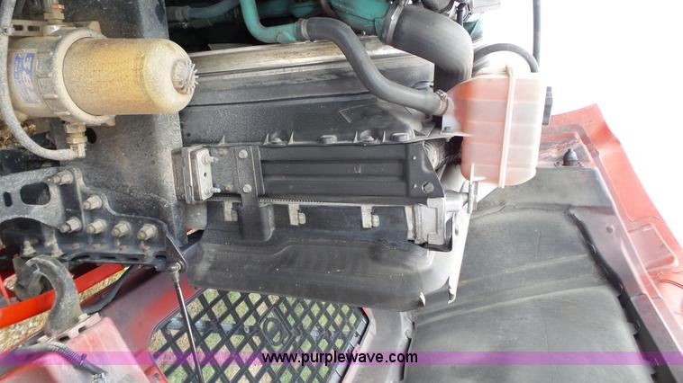 image for item BZ9155 2005 Volvo VNM semi truck