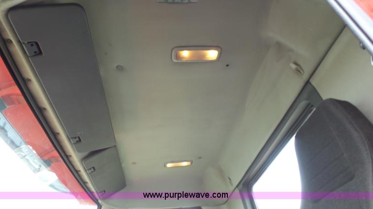 image for item BZ9155 2005 Volvo VNM semi truck