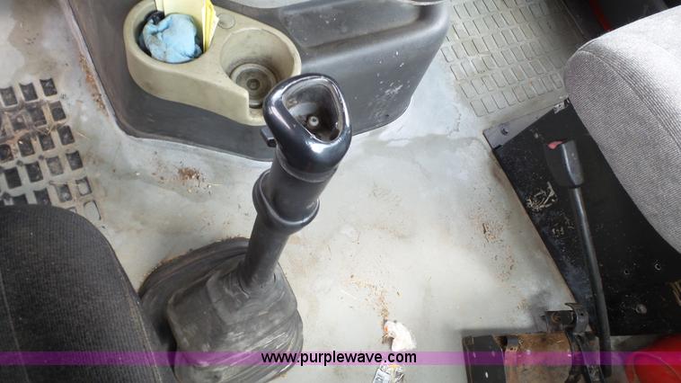 image for item BZ9155 2005 Volvo VNM semi truck