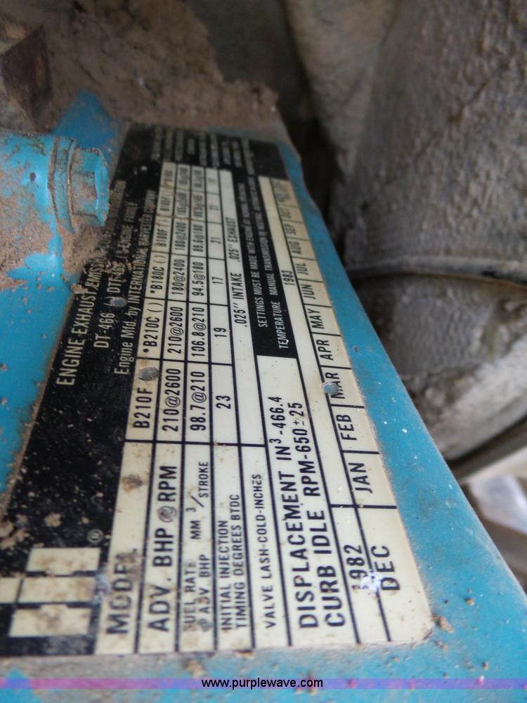 image for item J6051 1983 International S1900 truck cab and chassis