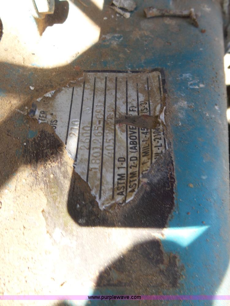 image for item J6051 1983 International S1900 truck cab and chassis