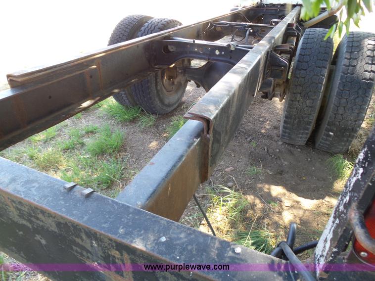 image for item J6051 1983 International S1900 truck cab and chassis