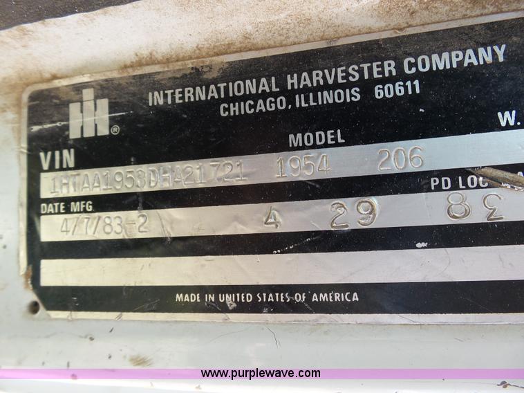 image for item J6051 1983 International S1900 truck cab and chassis