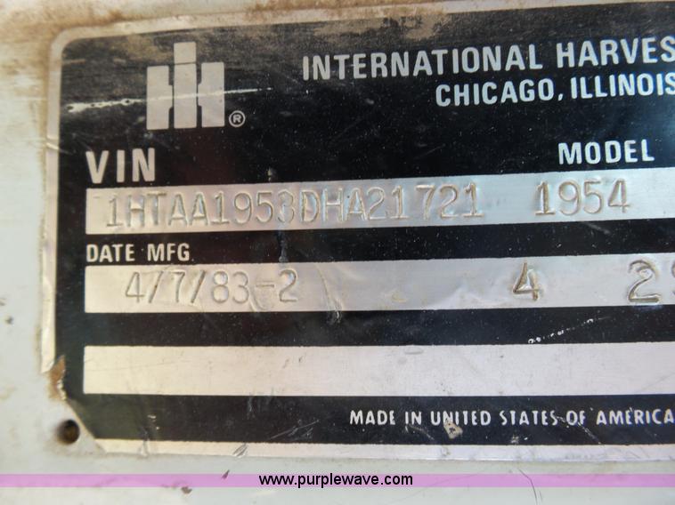 image for item J6051 1983 International S1900 truck cab and chassis