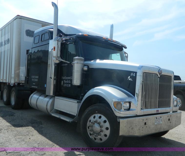 image for item J8880 2005 International 9900i semi truck