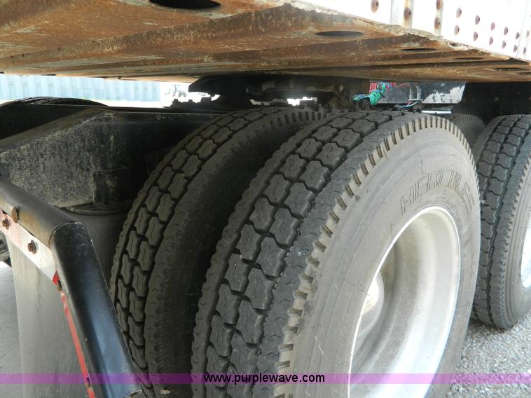 image for item J8880 2005 International 9900i semi truck