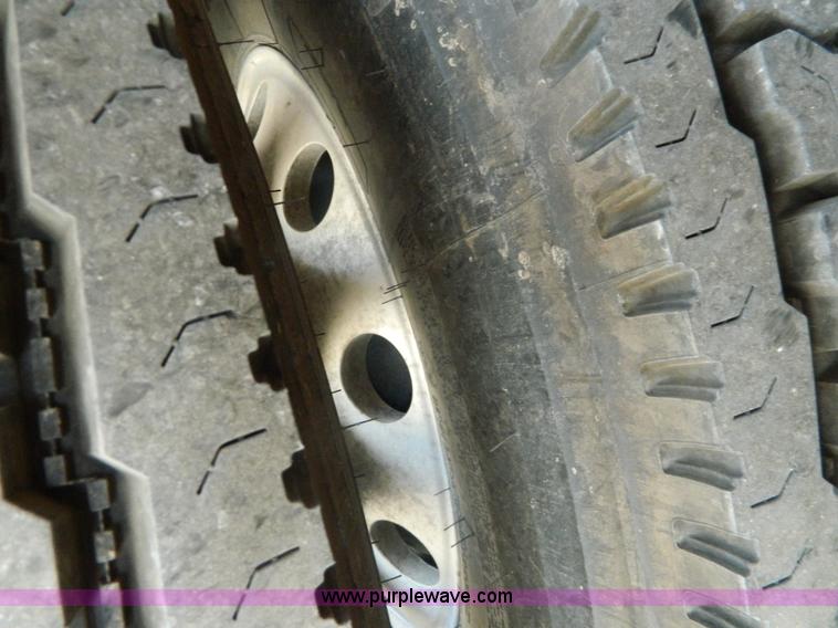 image for item J8880 2005 International 9900i semi truck