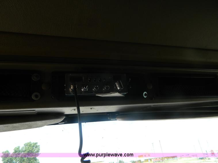 image for item J8880 2005 International 9900i semi truck