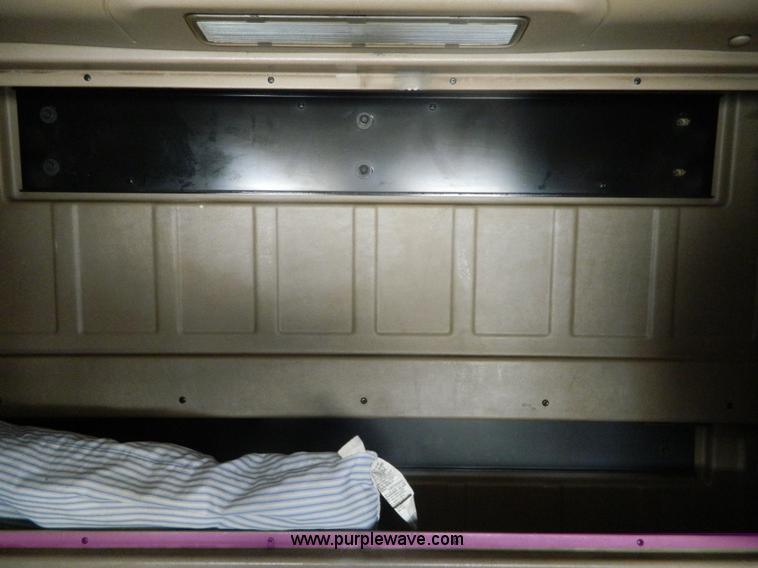 image for item J8880 2005 International 9900i semi truck