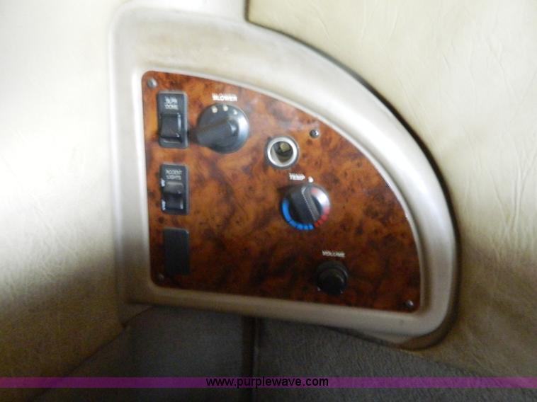 image for item J8880 2005 International 9900i semi truck