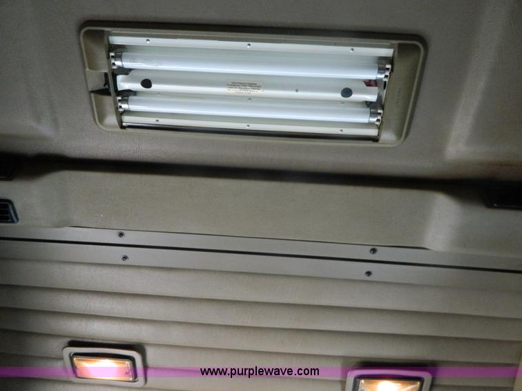 image for item J8880 2005 International 9900i semi truck