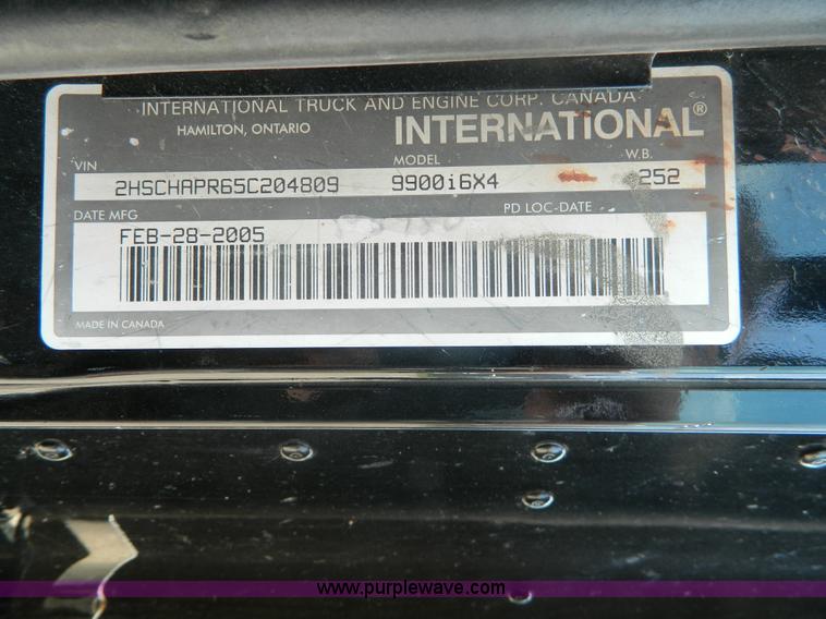 image for item J8880 2005 International 9900i semi truck