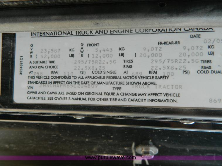 image for item J8880 2005 International 9900i semi truck