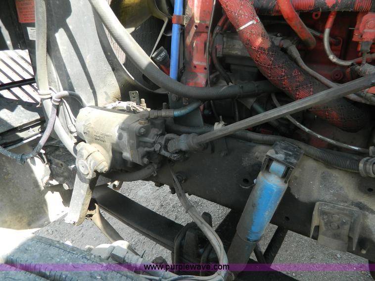 image for item J8880 2005 International 9900i semi truck