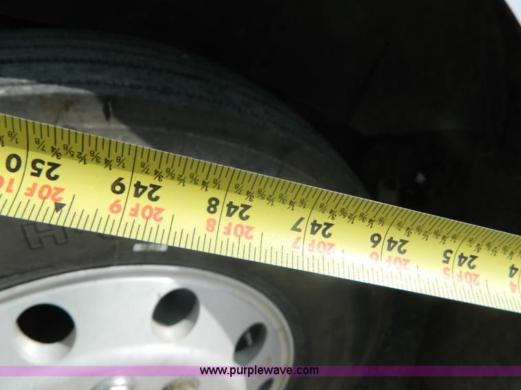 image for item J8880 2005 International 9900i semi truck