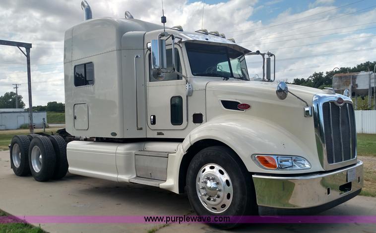 image for item K3237 2009 Peterbilt 386 semi truck