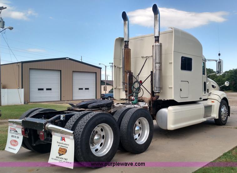 image for item K3237 2009 Peterbilt 386 semi truck