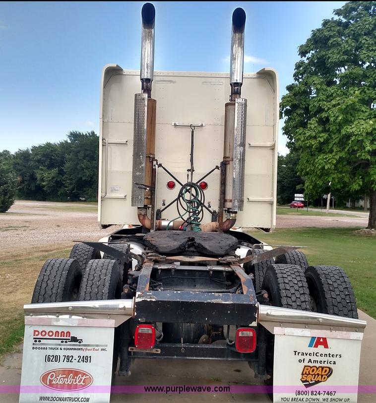 image for item K3237 2009 Peterbilt 386 semi truck